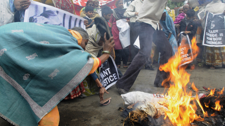 Protests on the anniversary of Bhopal