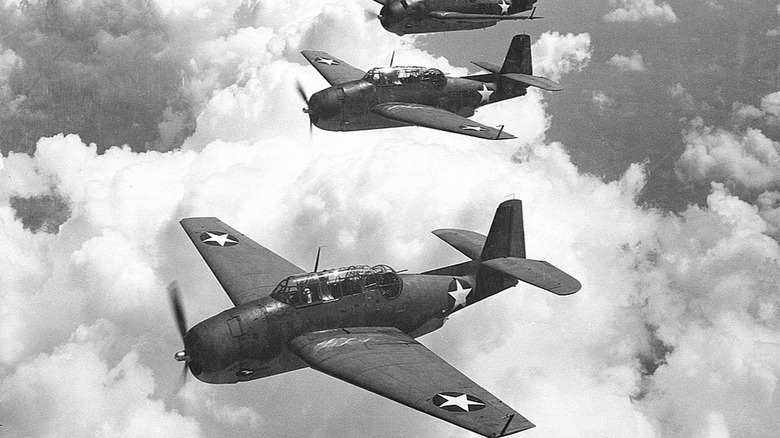 Fleet of Navy Avenger bombers