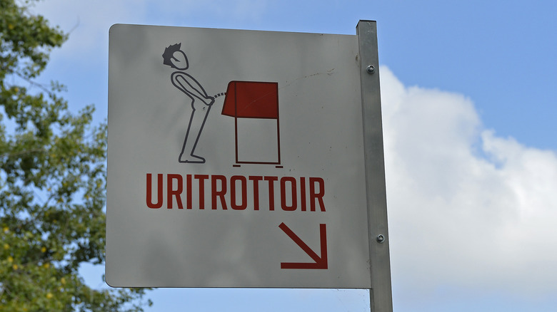 Uritrottoir sign, Paris, France