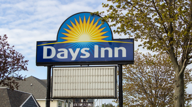 Days Inn sign