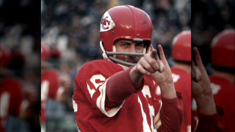 Len Dawson, Chiefs Super Bowl winning QB and longtime broadcaster, dies at  87