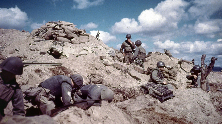 US troops in the midst of a Korean War battle