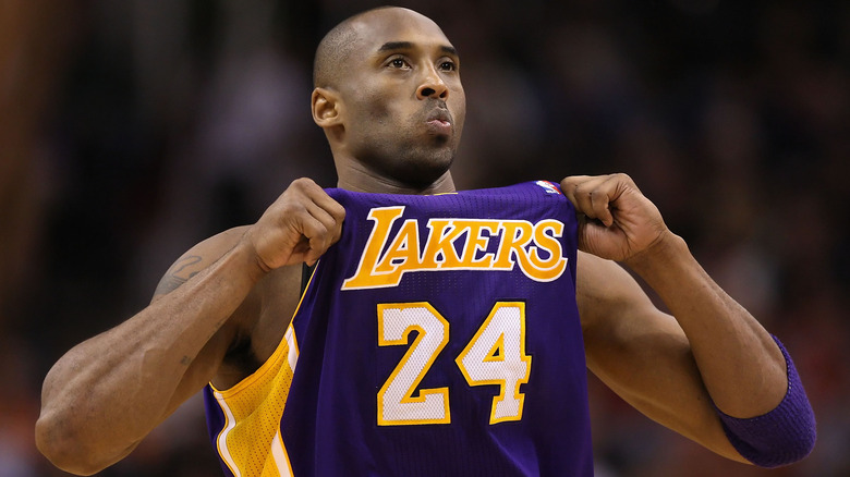 Kobe Bryant airs purple gold jersey