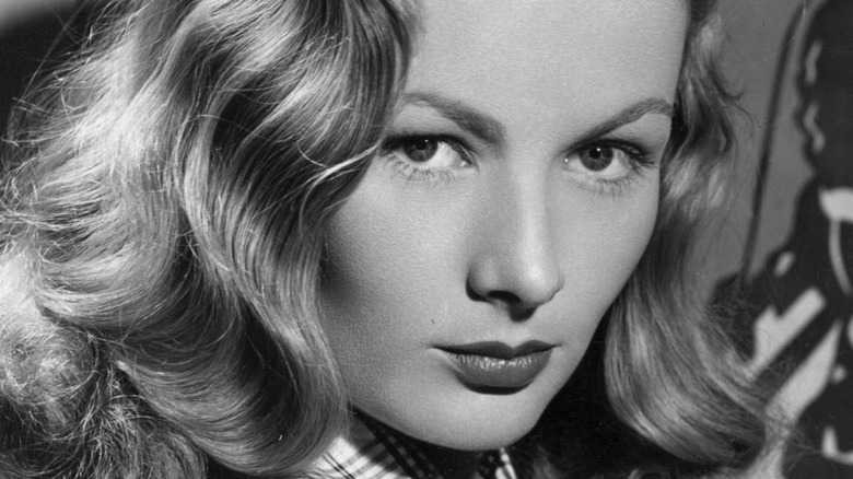 Veronica Lake peek-a-boo