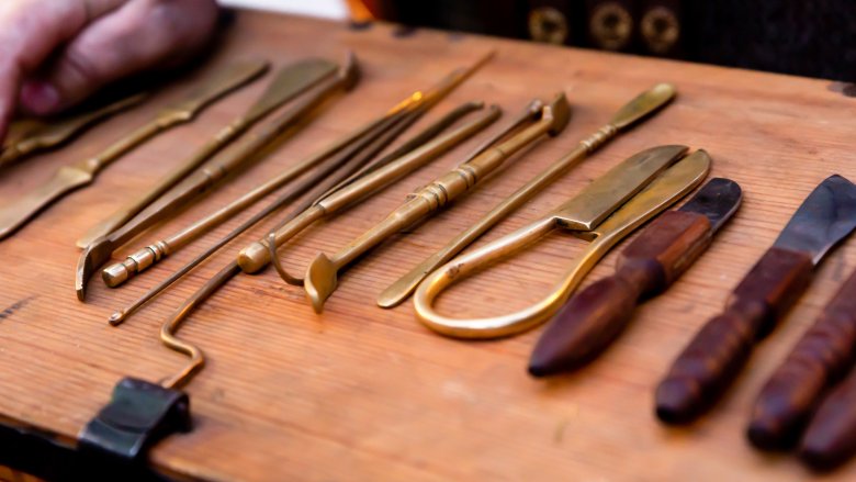 Medieval medical tools 