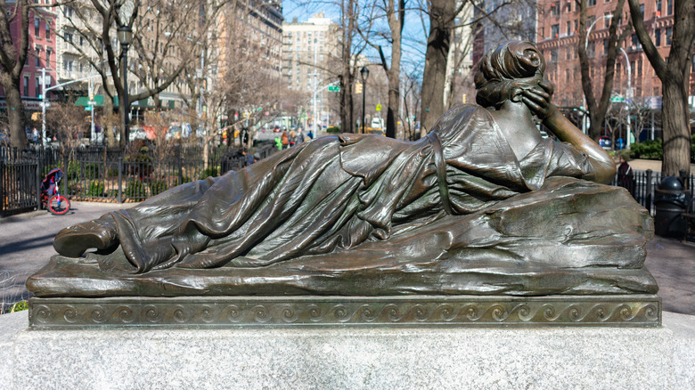 Ida Straus statue