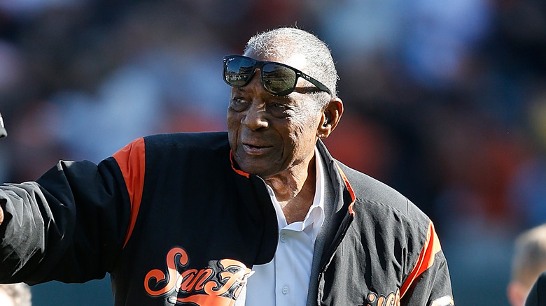 Willie Mays gesturing at crowd in stadium