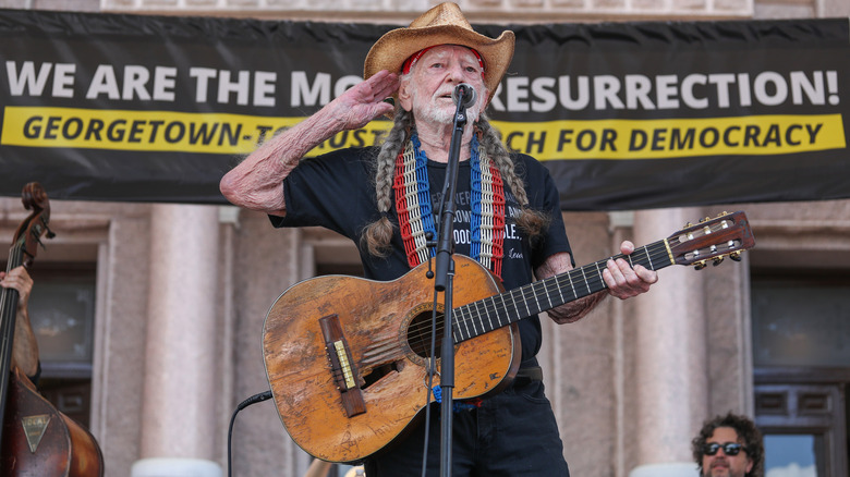 willie nelson on stage