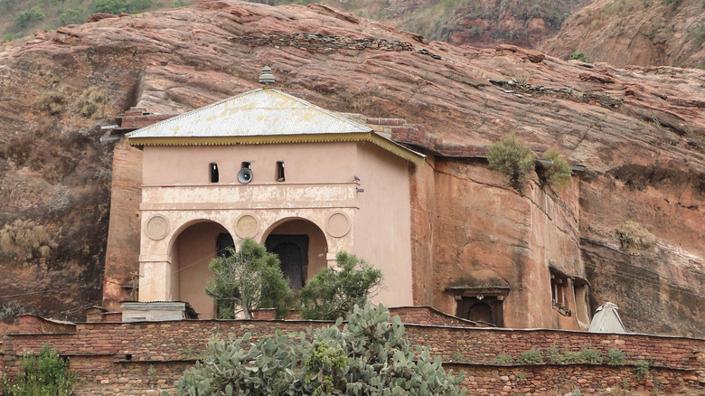 Abreha Atsbeha Church burned by gudit