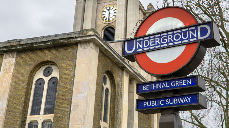 bethnal green underground station sign