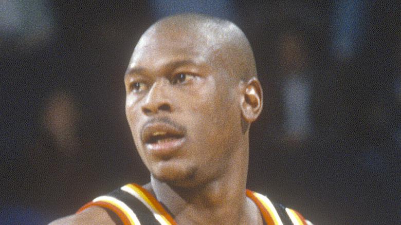 Daron "Mookie" Blaylock playing basketball