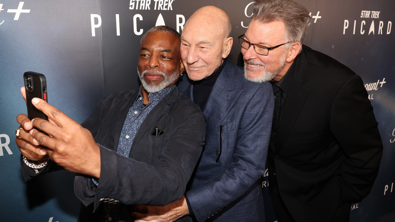 Patrick Stewart LeVar Burton Jonathan Frakes taking a phtot